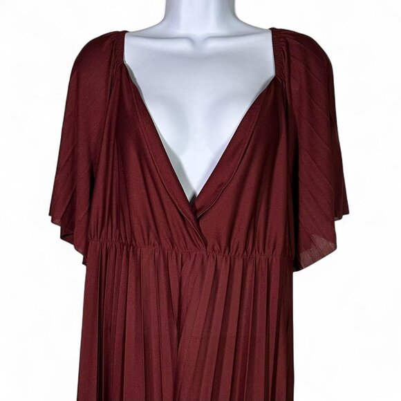 ASOS DESIGN Curve Pleated Twist Back Maxi Dress in Oxblood - Picture 3 of 7